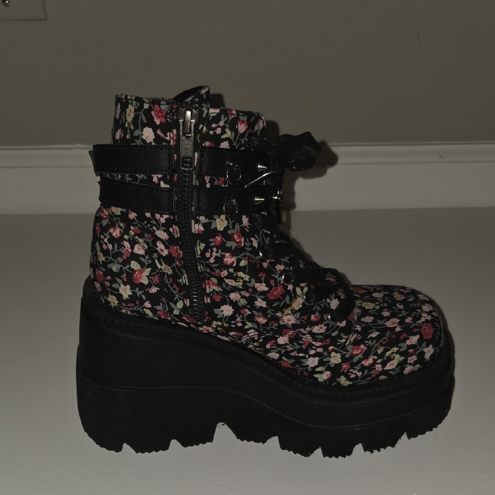 Demonia Shaker 52ST Flower Print Platform Boots